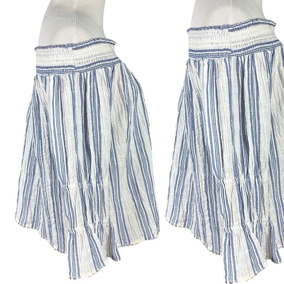 LoveShackFancy Daisy Off the Shoulder Crop Top
Blouse Size XS Pom Pom Hem - Picture 9 of 15